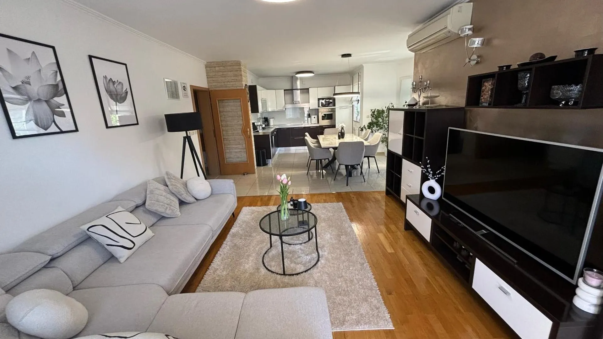 Kristina Apartments 扎达尔