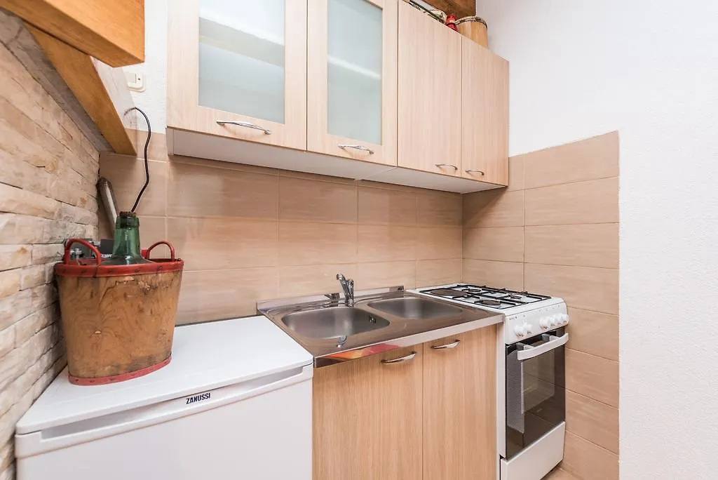 Kristina Apartments 扎达尔