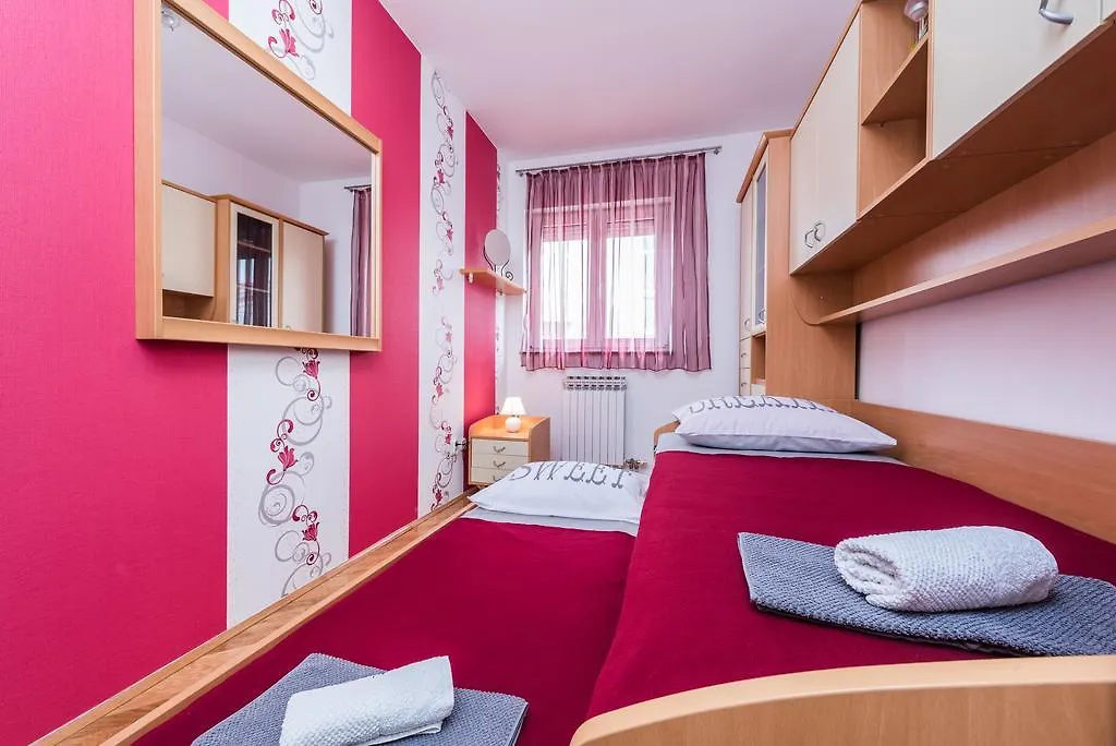 Kristina Apartments 扎达尔 0*,