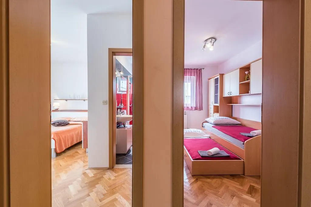 Kristina Apartments 扎达尔